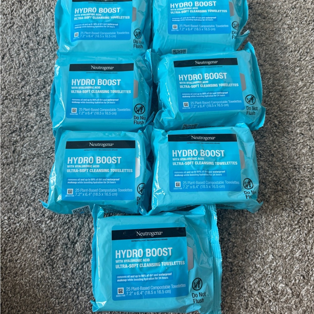 Neutrogena Hydro Boost Cleansing Towelettes makeup wipes- NEW